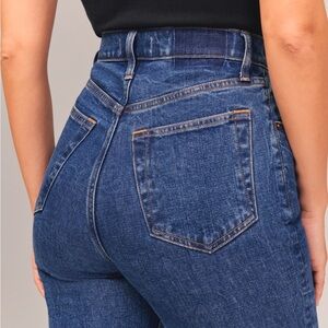 Abercrombie Curve Love Ultra High Rise 90’s Slim Straight Jean, size 26, NWT